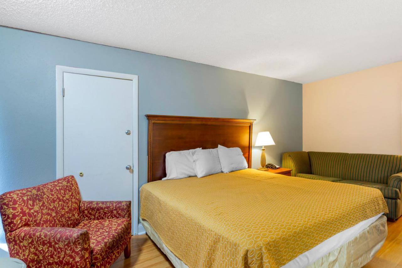 Rodeway Inn Colonial Heights I-95 Exterior foto